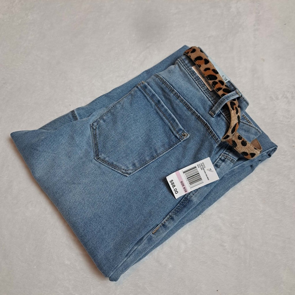 Curve Appeal High Rise Wide Leg Jeans Size 6 / 28 light Wash Blue